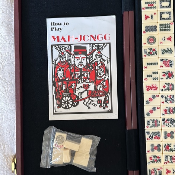 Mah-Jongg set with case. - Picture 4 of 12